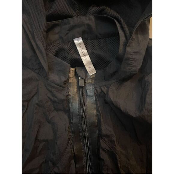 FABLETICS WINDBREAKER SLEEVELESS HOODED VEST - Picture 2 of 2